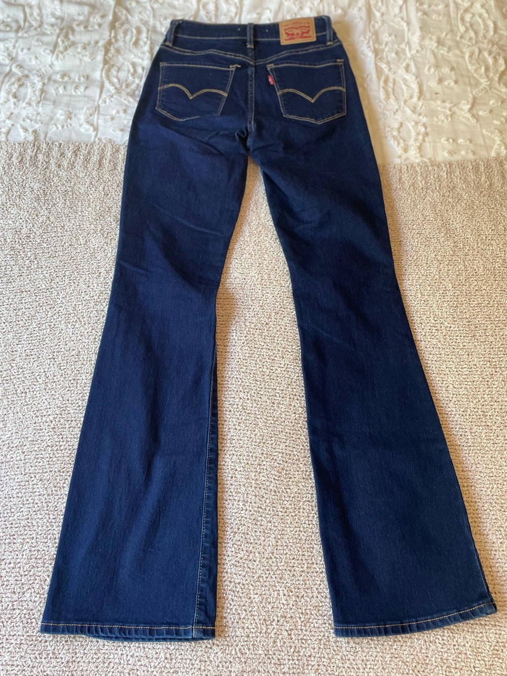 Levi's 725 High Rise Bootcut Jeans - size 25